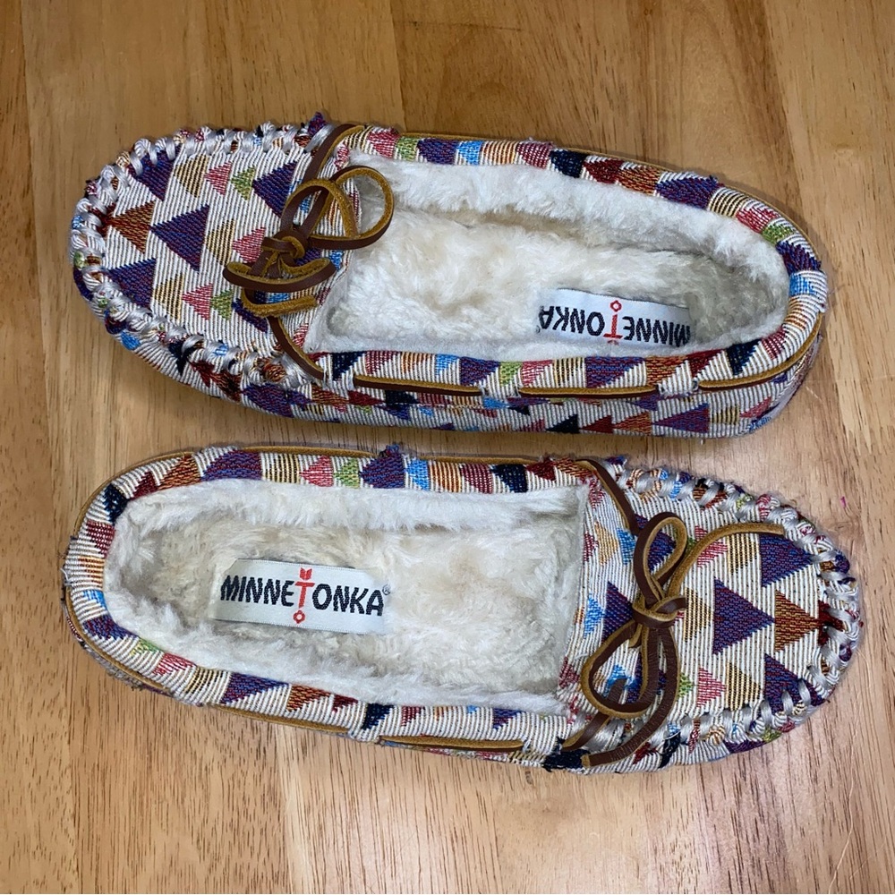 SOLD✨Minnetonka Size 6 Lodge Trapper Colorful Moccasins - Picture 4 of 7